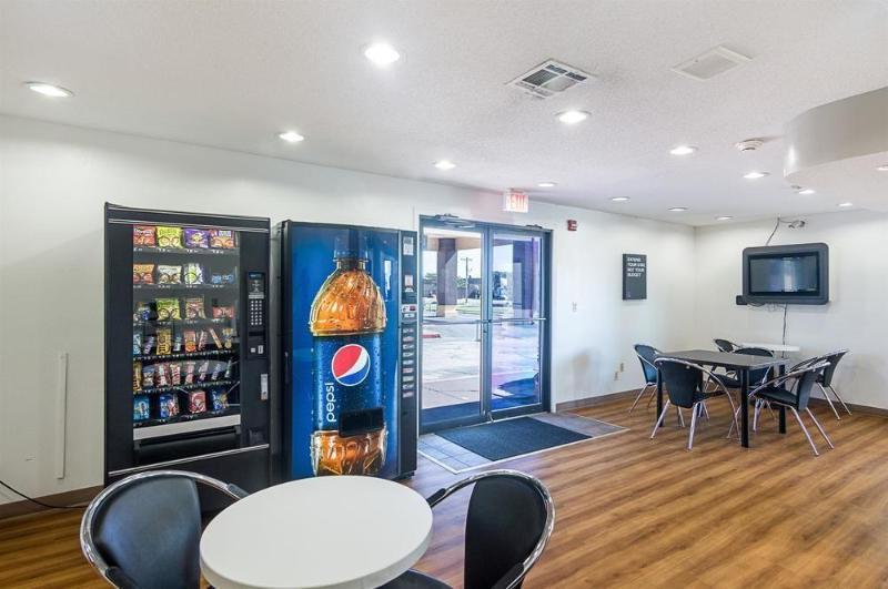 Studio Inn Extended Stay Oklahoma City Airport By Oyo Екстер'єр фото