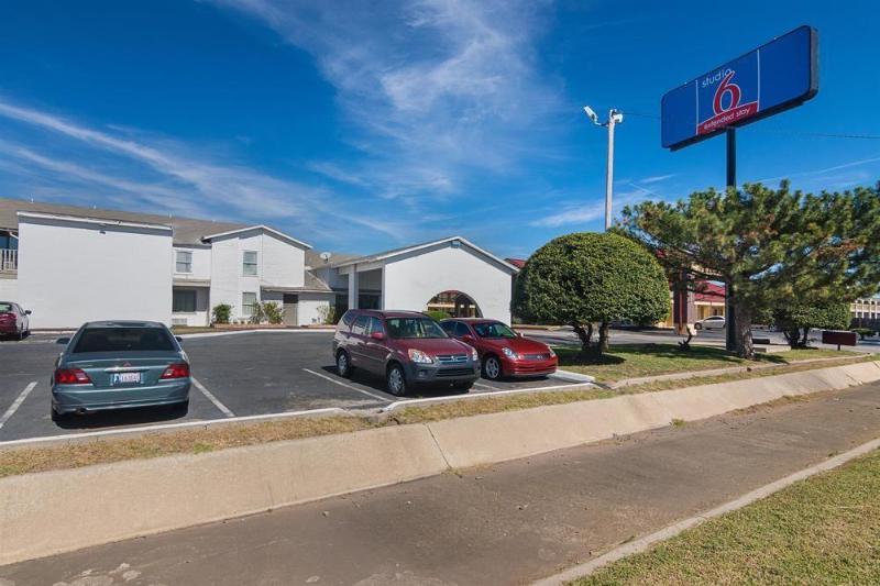 Studio Inn Extended Stay Oklahoma City Airport By Oyo Екстер'єр фото