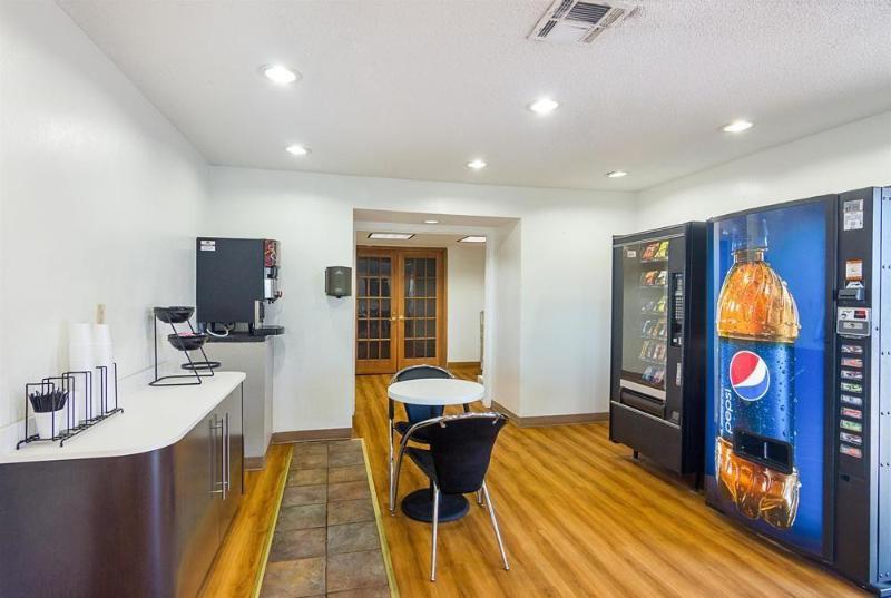 Studio Inn Extended Stay Oklahoma City Airport By Oyo Екстер'єр фото