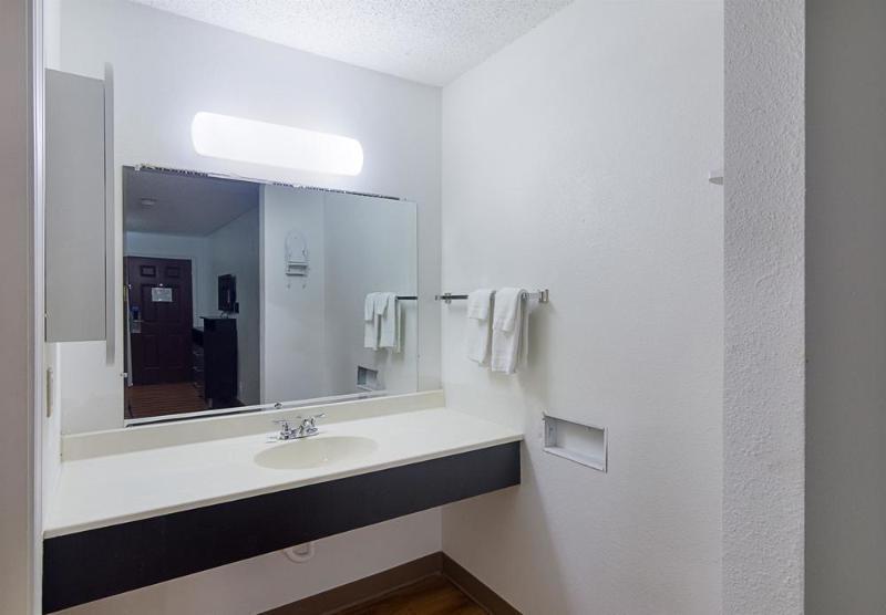 Studio Inn Extended Stay Oklahoma City Airport By Oyo Екстер'єр фото