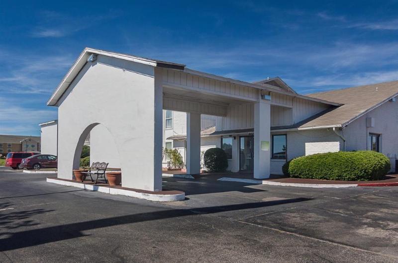 Studio Inn Extended Stay Oklahoma City Airport By Oyo Екстер'єр фото