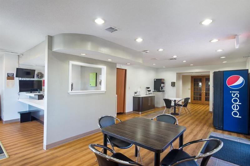 Studio Inn Extended Stay Oklahoma City Airport By Oyo Екстер'єр фото